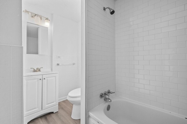 Building Photo - 5 bed 2 bath - Great Brookline location.  ...