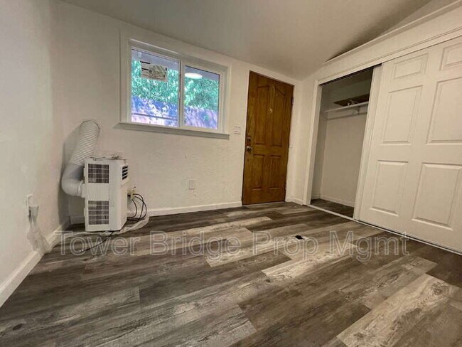 Building Photo - 474 Harding Ave
