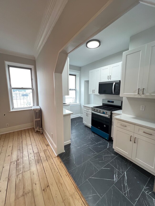 Building Photo - 343 Pavonia Ave