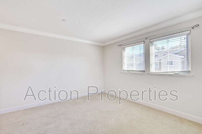 Building Photo - 241 Granada Park Cir