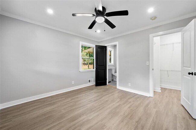 Building Photo - 1905 Fort Valley Dr SW