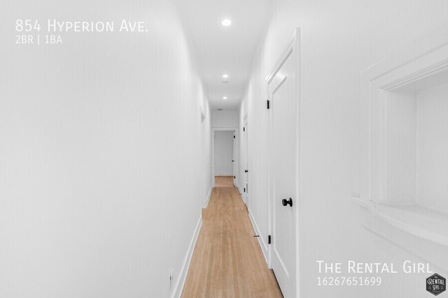 Building Photo - 854 Hyperion Ave