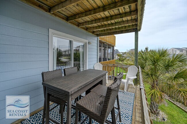 Building Photo - FULLY FURNISHED OFF-SEASON MONTHLY RENTAL ...