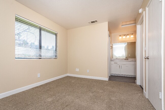 Building Photo - 10624 Fair Oaks Blvd