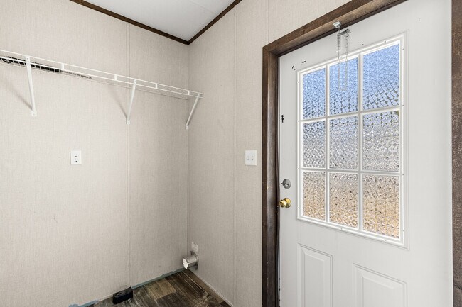 Building Photo - 21 Clear Creek