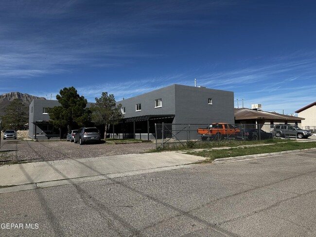 Primary Photo - 4703 Moonlight Ave