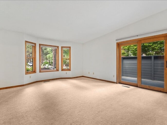 Building Photo - Stunning Custom Home 4 Bedroom in the Gated Mountain High Golf Community!