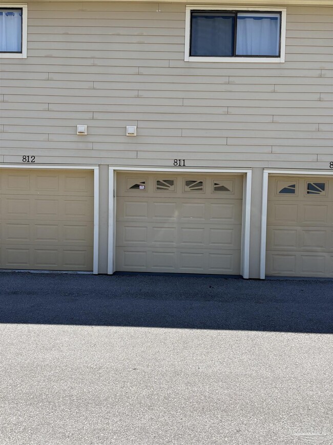 Building Photo - 5001 Soto Grande Dr