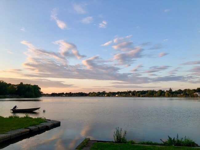 Building Photo - 15 Sycamore Rd