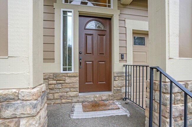 Building Photo - Spacious 4-Bedroom Home in The Oaks with Fenced Yard