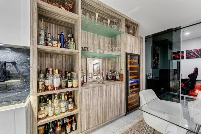 Building Photo - 1000 Brickell Plaza