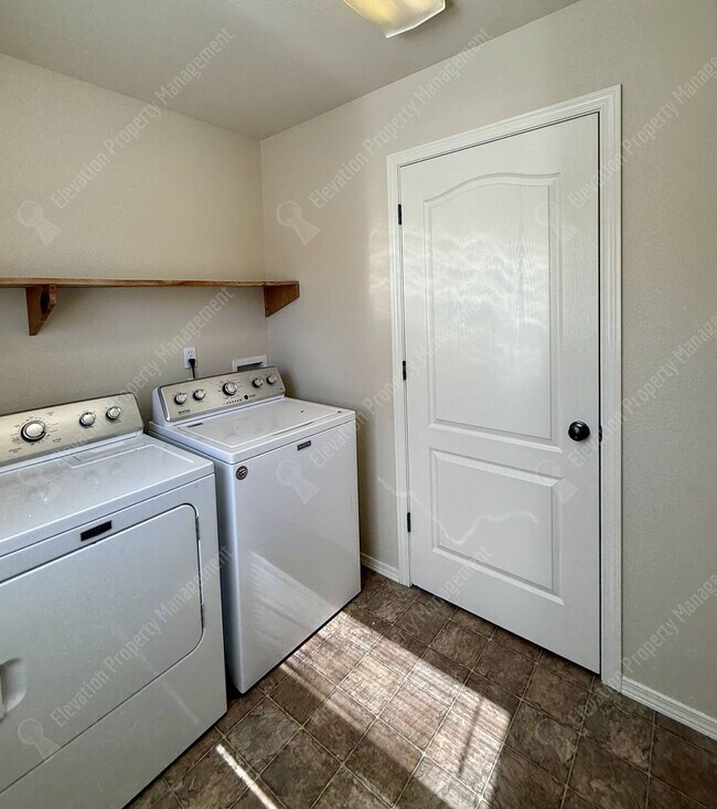 Building Photo - Updated 3 BR/2.5  BA with new flooring and paint!