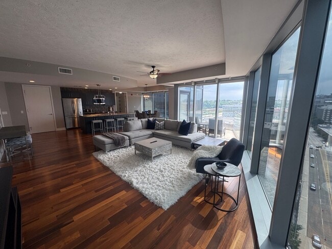 Building Photo - Three Bedroom - RiverHouse Condo!