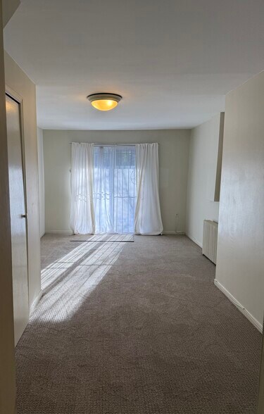 Building Photo - 1758 Hobart St NW