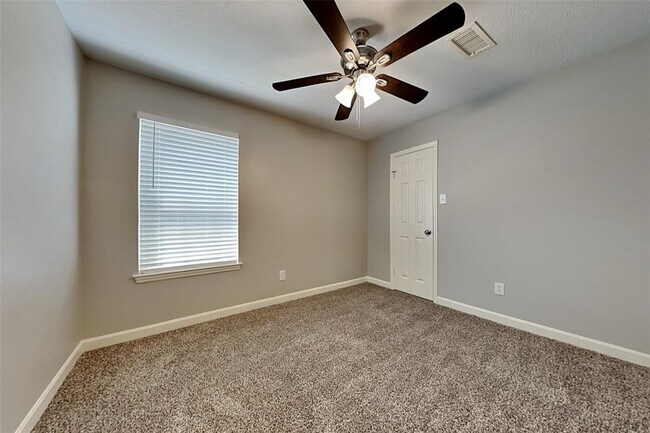 Building Photo - 48 N High Oaks Cir