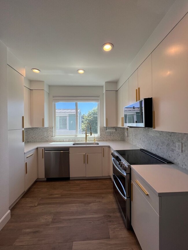 Building Photo - Coastal Living at Pleasure Point - Stunnin...