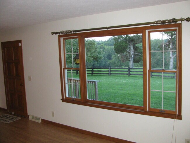 Building Photo - Private Farm House, Lots of Space, Country...