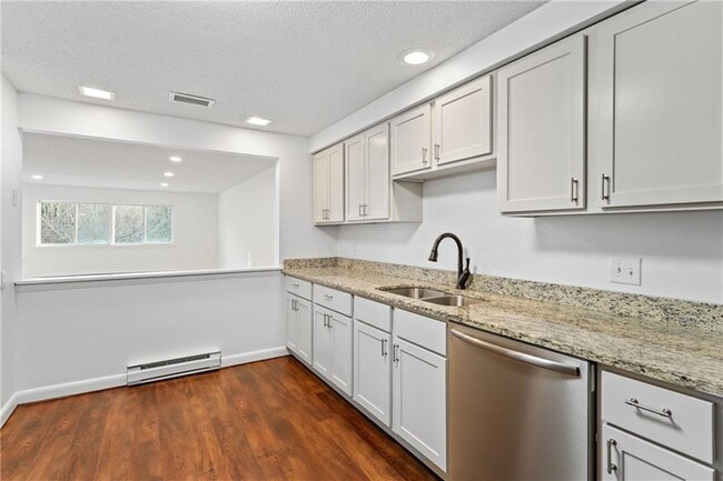 Building Photo - 30 Argyle Ave