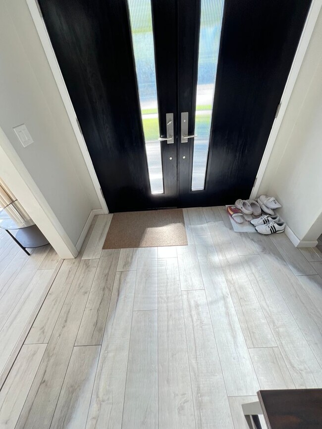 Building Photo - Beautifully Upgraded 5 Bed 4 Bath Orange Pool Home