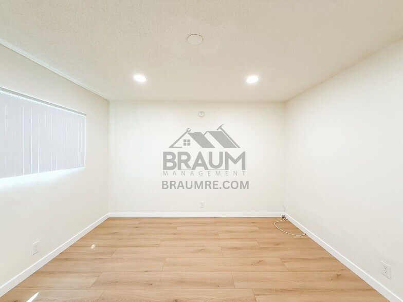 Building Photo - 5433 Sepulveda Blvd