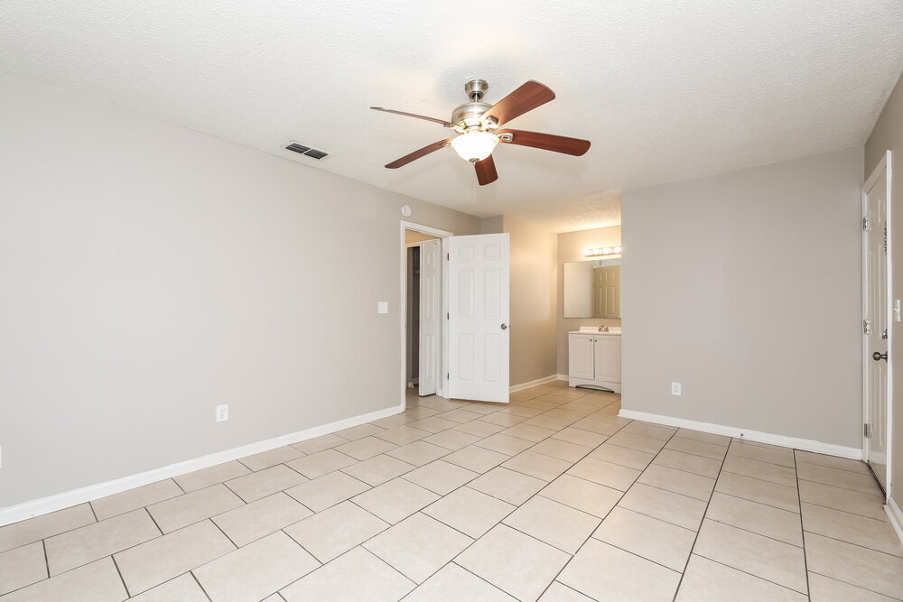 Building Photo - 9956 Somerset Grove Ln