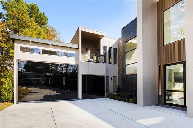 Building Photo - 3600 Lower Roswell Rd