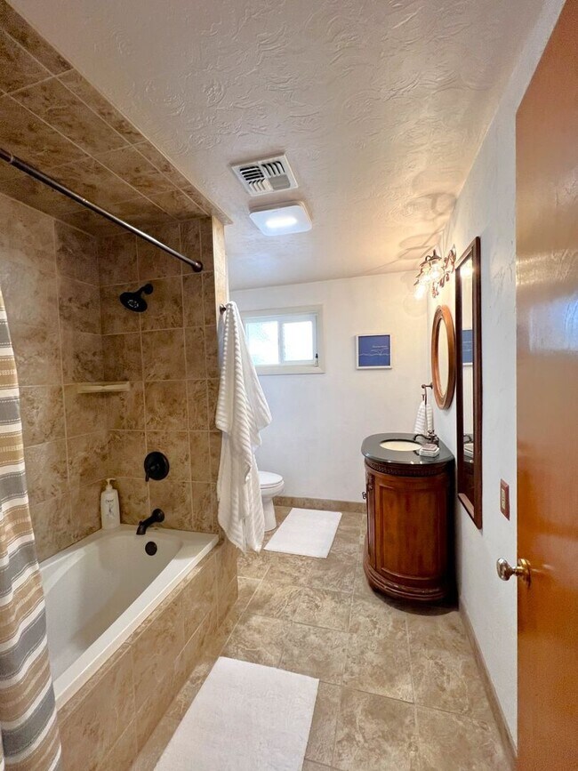 Building Photo - 307 Del Norte Ln