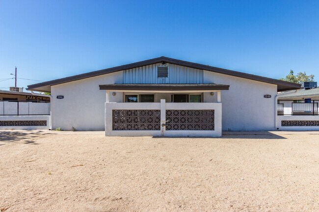 Building Photo - Charming Studio in Tempe!