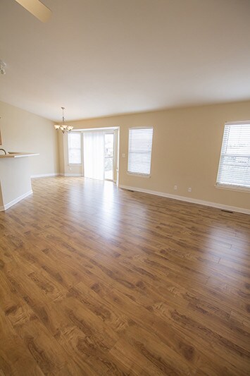 Building Photo - 541 Southampton Dr