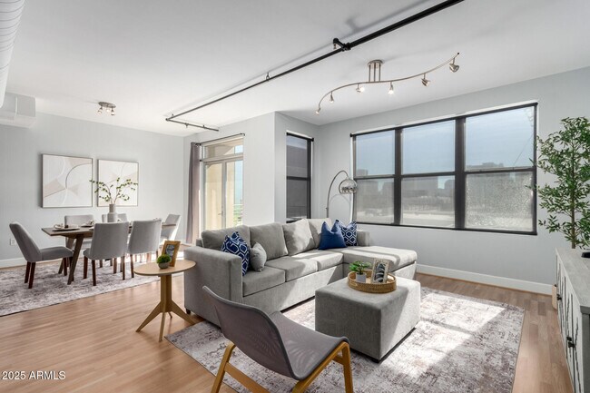 Building Photo - 1326 N Central Ave