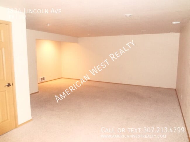 Building Photo - 2834 Lincoln Ave