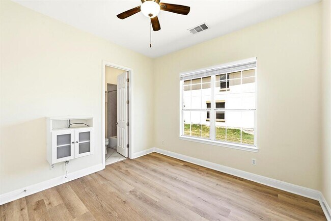 Building Photo - 201 Varco Dr