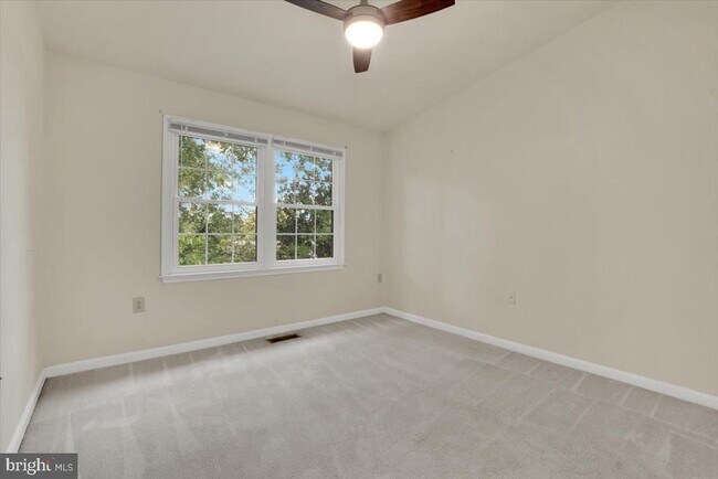 Building Photo - 2904 Oakton Crest Pl