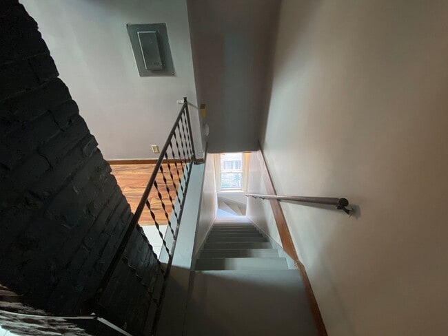 Building Photo - Downer upper house