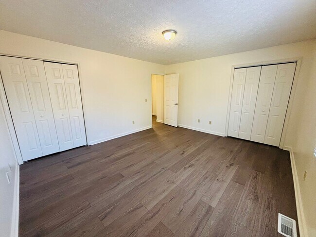 Building Photo - 310 Wakeman Ct NE