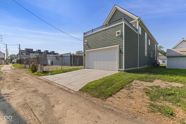 Building Photo - 1405 Deloss St