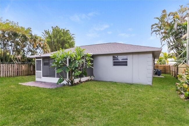 Building Photo - 6461 SW 16th Ct
