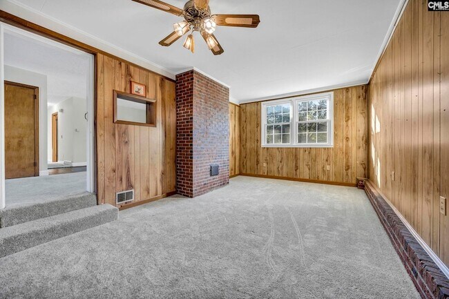 Building Photo - 1709 Woodfield Dr