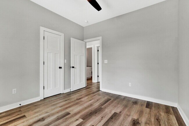 Building Photo - 100 E Maple St