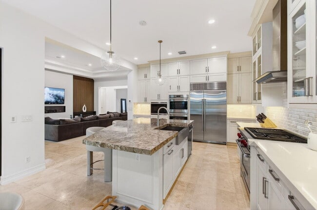 Building Photo - 17662 Cadena Dr