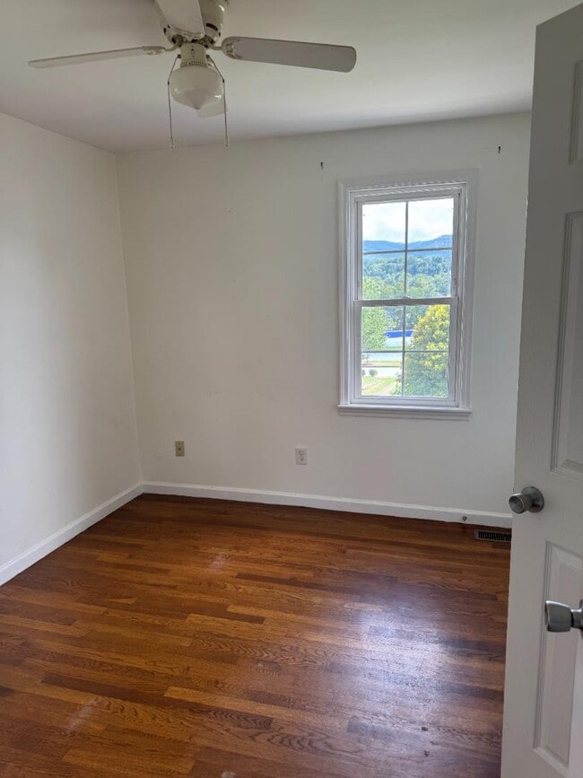 Building Photo - 411 Highland Ave
