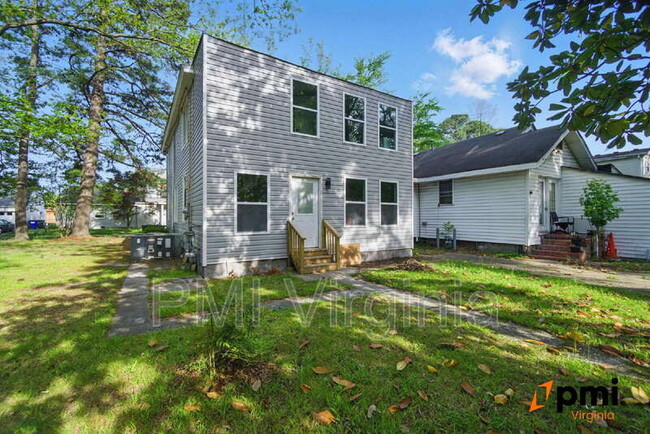 Building Photo - 2732 Jason Ave