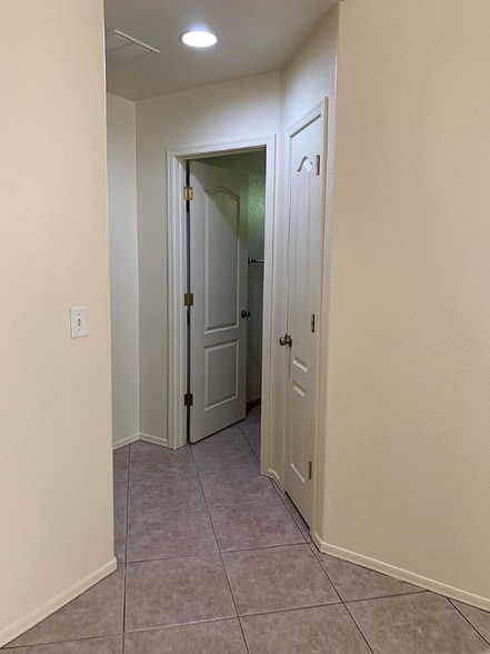 Building Photo - 2868 S Beck Dr