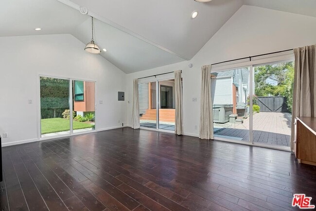 Building Photo - 723 N Mansfield Ave