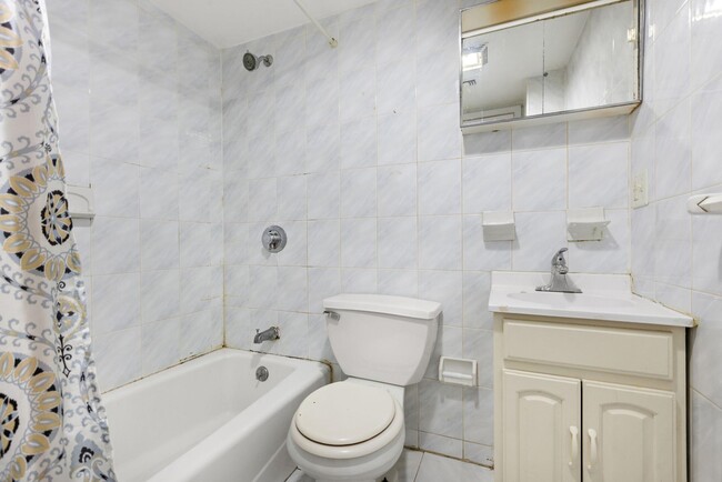 Building Photo - 420 6th St