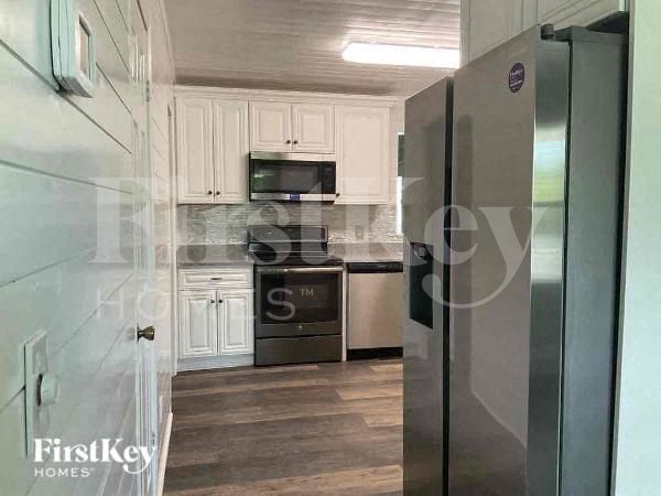 Building Photo - 5612 Pinewood Dr