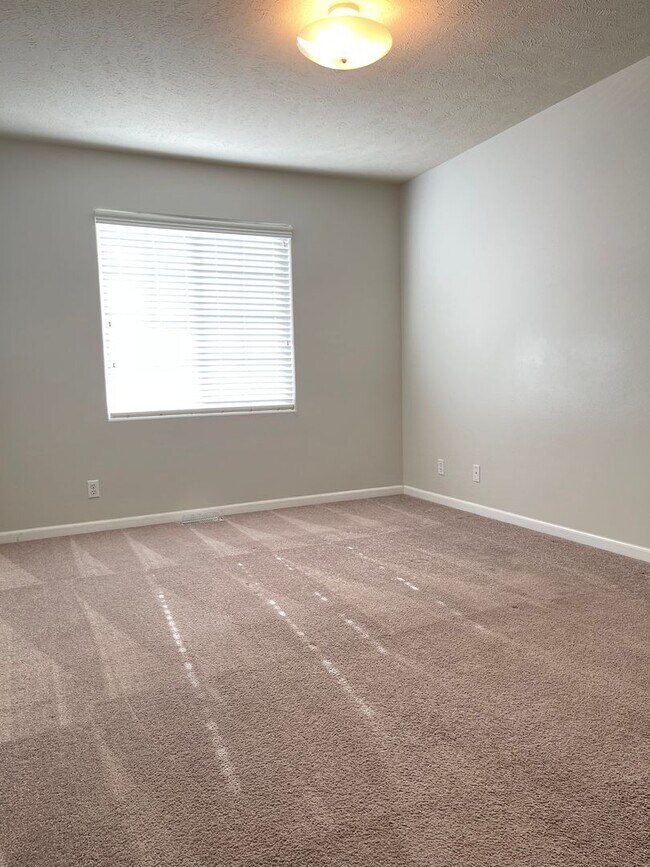 Building Photo - Comfortable 3-Bedroom Home in Desirable Millard West Area - $2,095