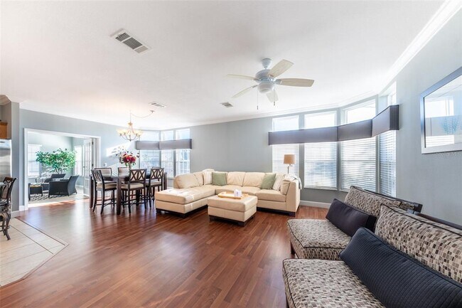 Building Photo - 2 Emden Cir