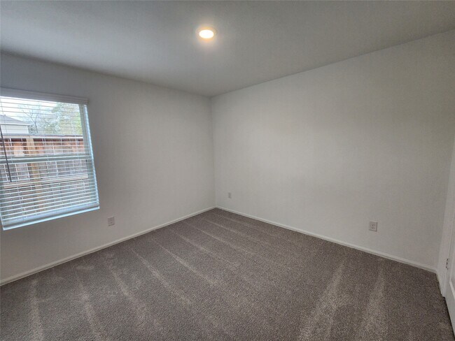 Building Photo - 1954 Ballesteros St