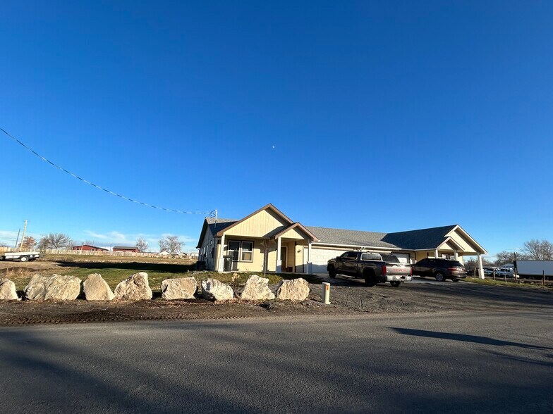 Building Photo - 4220 N 1410 E